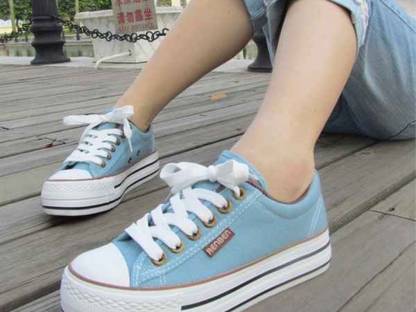 帆布鞋搭袜子攻略 这样穿时髦又舒适