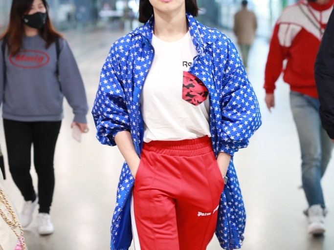 红裤子搭配上衣颜色全攻略让你穿出风采