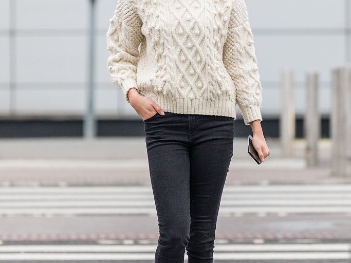 解锁白色毛衣搭配公式 穿出你的风格态度