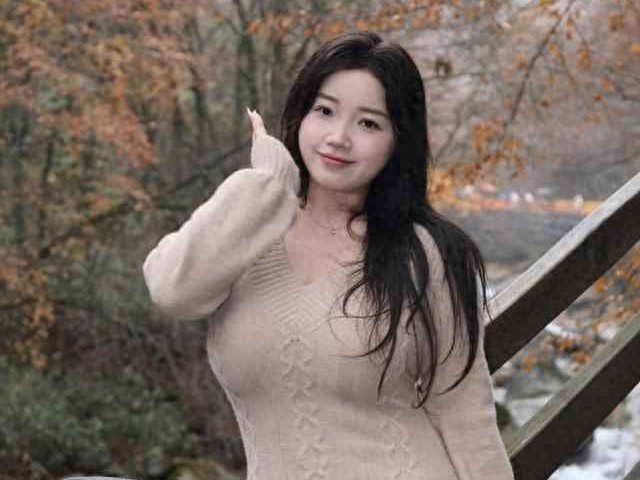 微胖穿衣服的搭配技巧 微胖女生怎么穿衣好看？这位小姐姐告诉你“有肉”也可以穿的很美