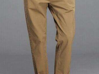 卡其色裤子穿搭指南 一裤多穿解锁高级感