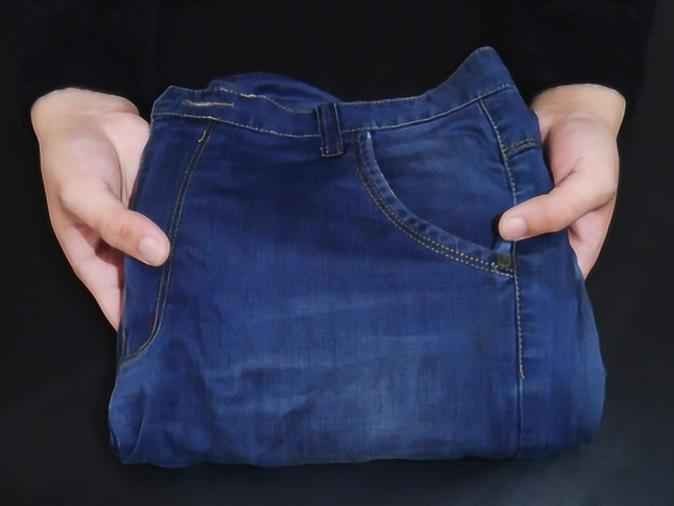 告别染色尴尬 选对养对才是裤子不掉色的真秘诀