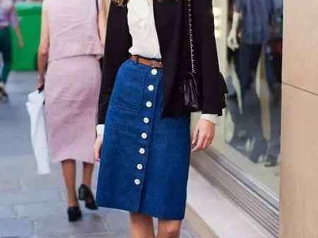 白色裙子配什么外套才能穿出高级感 这份搭配指南让你美得不重样