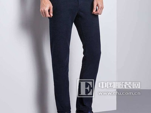 藏青色裤子配衣指南，三款上衣点亮高级感