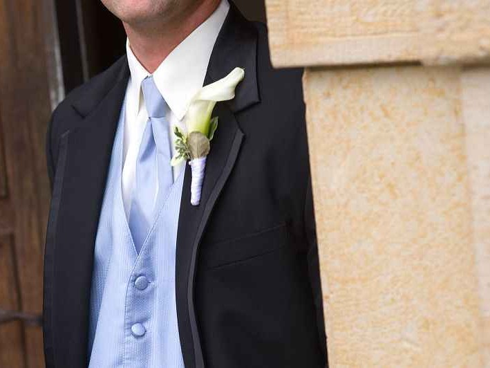 深色衬衫配领带告别沉闷三招让你穿出高级感