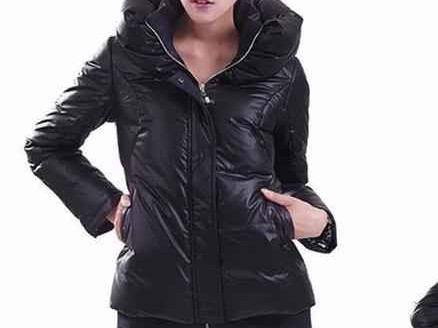 冬季女神穿搭秘籍：羽绒服+阔腿裤，大衣+卫衣，40+女性穿出时髦高级感