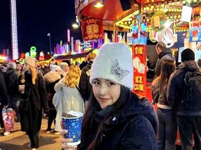 16岁王诗龄夜市穿搭引热议：昂贵行头被批老气，背后真相让人反思