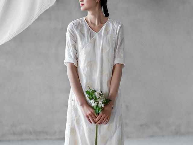 衣袂翩跹：读懂中式飘逸衣衫的风骨与日常