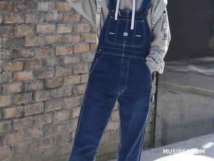 圆领卫衣搭裤子全攻略 穿出风格不用愁