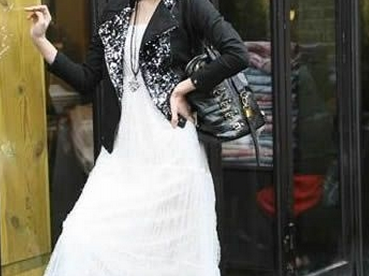 米色裙子穿搭指南：一裙多穿解锁一周时髦