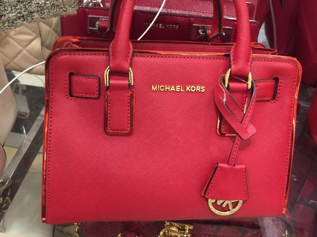 迈克高仕：从明星同款到街头巷尾，这个轻奢牌到底香不香？