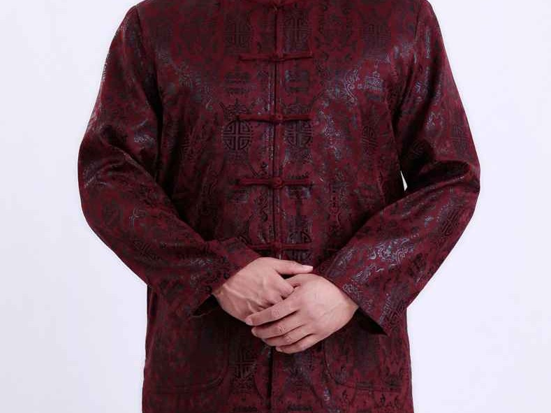 长袍翩翩，君子风范：探索长中式旗袍男的当代魅力